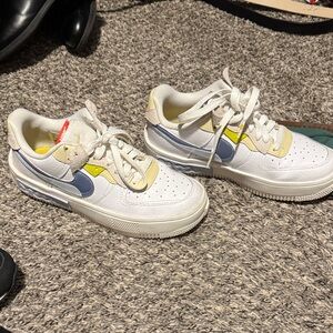 Nike Women's Shoes - White, Yellow, Blue